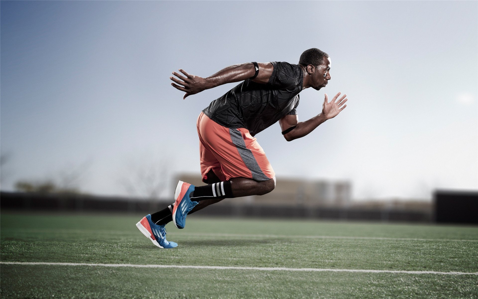 “三叉湖飞盘赛:全速投掷与精准接盘的极限比拼”